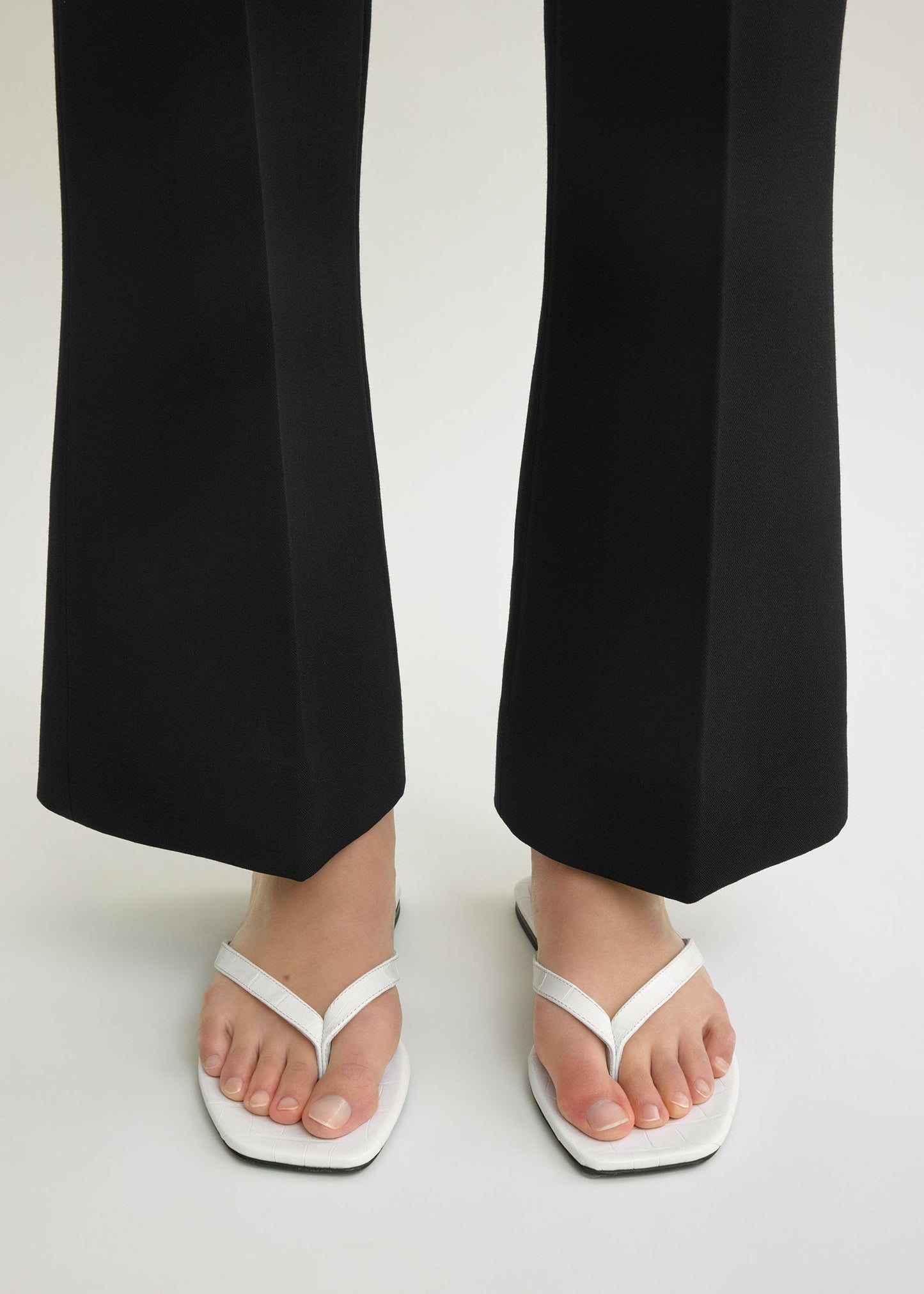 Croco-embossed flip flops off-white